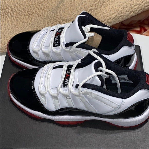 Jordan 11 Retro Low Concord Bred (GS) - Picture 2 of 5